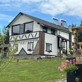 Casa de vacanță Hera - Pasul Tihuța - Un colțișor de rai, hotel in Piatra Fantanele