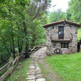 la casuca del bosque, hotel in Liérganes