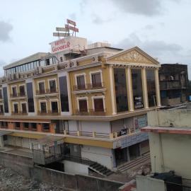 HOTEL GRANDEUR, hótel í Valsad