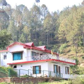 The Highlands Homestay, ξενοδοχείο σε Ranikhet