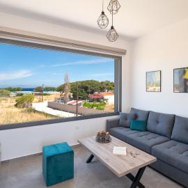 Lotus Luxury Apartments, hotel in Kremasti