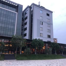 Riverside rooms at Hotel Fieri, отель в городе Фиери