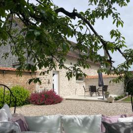 L'histoire d'une hirondelle: Bouafles şehrinde bir otel