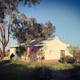 Romantic Vintage Cottage, Views across vineyards., hotel v destinaci Currieʼs Camp
