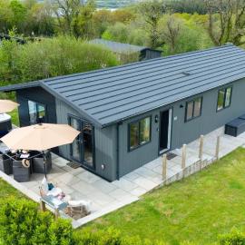 Iris Lodge, 18 Roadford Lake Lodges