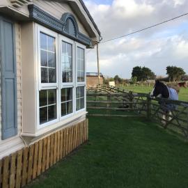 Pen llyn holiday caravan, hotel i Newborough