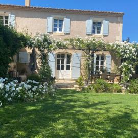 LA PARADOUNE 3, hotell i Paradou