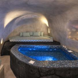 Elia 2 bedroom cavehouse with indoor jacuzzi