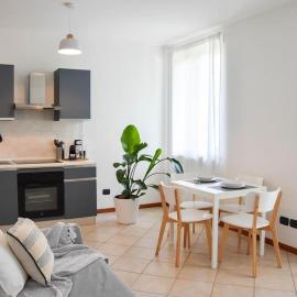 Ca' Gialla 4 - Lago di Lugano, Dog friendly, balcone e parcheggio -, hotel in Cadegliano Viconago