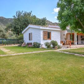 Beach Front Home In Solanas, Sinnai With Wifi, готель у місті Соланас