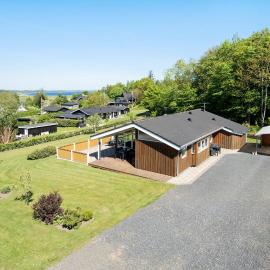 3 Bedroom Stunning Home In Løgstrup, hotel in Løgstrup
