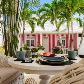 Ria Uluwatu, Tropical Chic Hotel