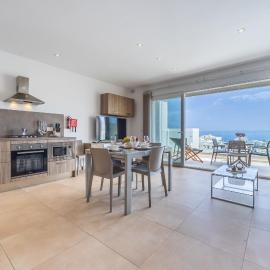 Fl5 TheLODGE Amazing views w terrace by Homely, hotel a Mellieħa