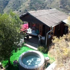 Romantic Mountain cabin with Spa, hotell i Caserío Carraspite