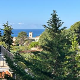 Cassis appartement vue mer balneo、カシのホテル