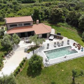 Olive Garden Paradise with heated Swimming Pool