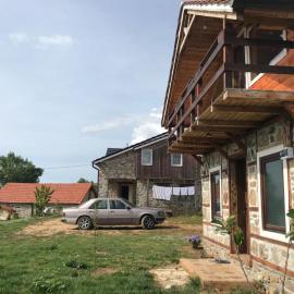 Shpia e Las Vol, hotel Vasije városában