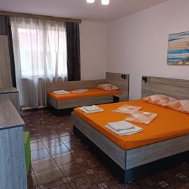 Coral Family Hotel، فندق في تشيرنوموريتس