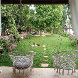 Apartment PARENZANA, little row HOUSE with big green yard in central Istria, hotel u gradu Rakotule