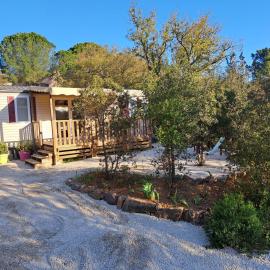 Bungalow 4 personnes sur sur propriété privée au calme à 10 mn des plages de Sainte Maxime, hotel sa Sainte-Maxime