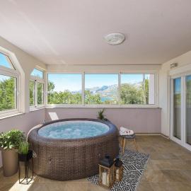 Apartment Ante with Jacuzzi & Seaview, hotel v destinácii Rovanjska