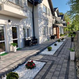 GRAND VILLA USTKA- Marmonoli, POKOJE Z BALKONAMI I TARASAMI, PARKING W CENIE !, hotel em Ustka