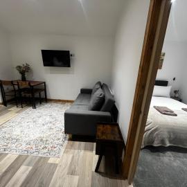 Small home in Llanfairpwll, hotel in Llanfairpwllgwyngyll