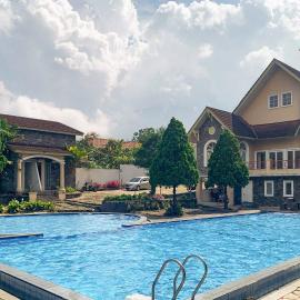 Urbanview Hotel Villa Q Gisting by RedDoorz, hotel in Banjarnegeri