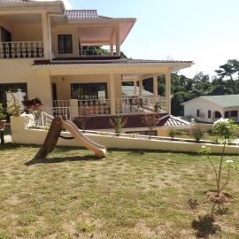 Charlotte Villa, hôtel à Takamaka