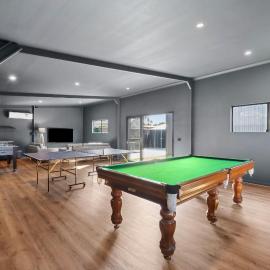 The Absolute Beach Escape For 21, hotelli kohteessa Saint Leonards