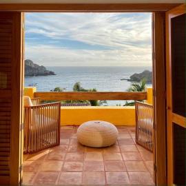 Casita Canario - Ocean views & Careyes luxury!、カレイェスのホテル