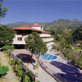 Sea Hawk - Luxury Hill Resort 4 mins from Bhimtal Lake, hotell i Bhīm Tāl