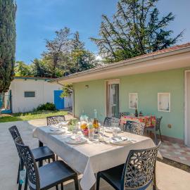 Sara’s Garden Home - Happy Rentals, hotelli kohteessa Arco