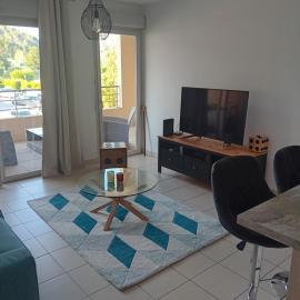 Superbe appartement T2, ξενοδοχείο σε Cuers