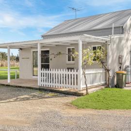 Madigan Cottages | Settlers Cottage