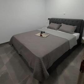 Villa Mike, hotell i Amarynthos