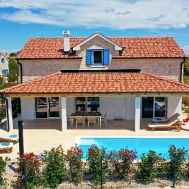 Papa's Court II Pasman Villa with pool