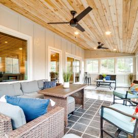 Scenic Yankton Retreat w/ Fire Pit: 1 Mi to Lake!, hotel i Yankton