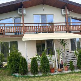 Sanny’s house, hotel i Ezerets