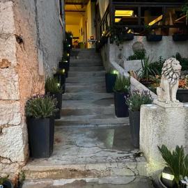 Apartments Kiro, hotel in Milna