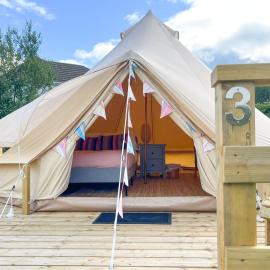 Greystones Glamping - Tent 3 โรงแรมในNa Clocha Liatha