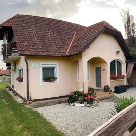 Liliána apartman, hotel di Balatonberény