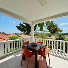 # Blue Bay Beach - Ocean View Apartments - FULLY AIR CONDITIONED #, hotel in Blauw Baai