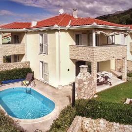 Ferienhaus mit Meerblick & Pool in Baška - Villa-Planina, hotel u gradu Baška