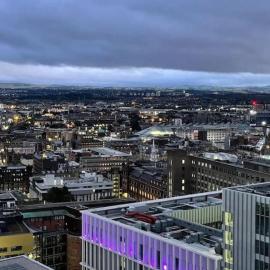 Top Floor of the building, spectacular views!, hotel in Glasgow