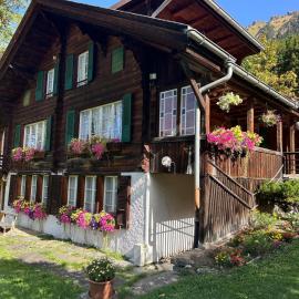 Cosy Traditional Swiss Chalet, ξενοδοχείο στο Βένγκεν