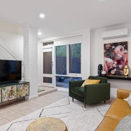 City Fringe Villa- Close to Everything!