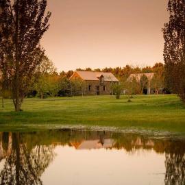 Honeysuckle Barn & Garden, hotel in Kyneton