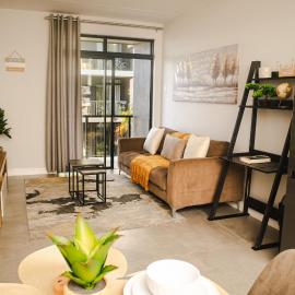 Spacious Modern 2-Bedroom Apartment with Pool & Gym Access, Hotel in Ballito