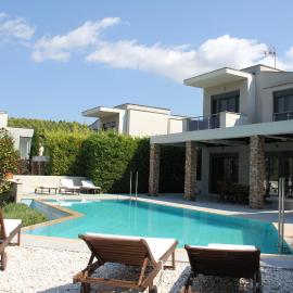 Serenity Villa in Sani、サニビーチのホテル
